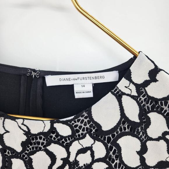 Diane Von Furstenburg Betty Black Lace Floral Knit Top Size US 14 - Picture 9 of 12
